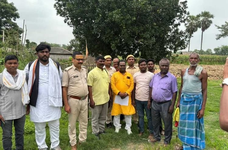 आदिवासी टोला बहरखाल में भूमि विवाद की जांच आयोग सदस्य ने की