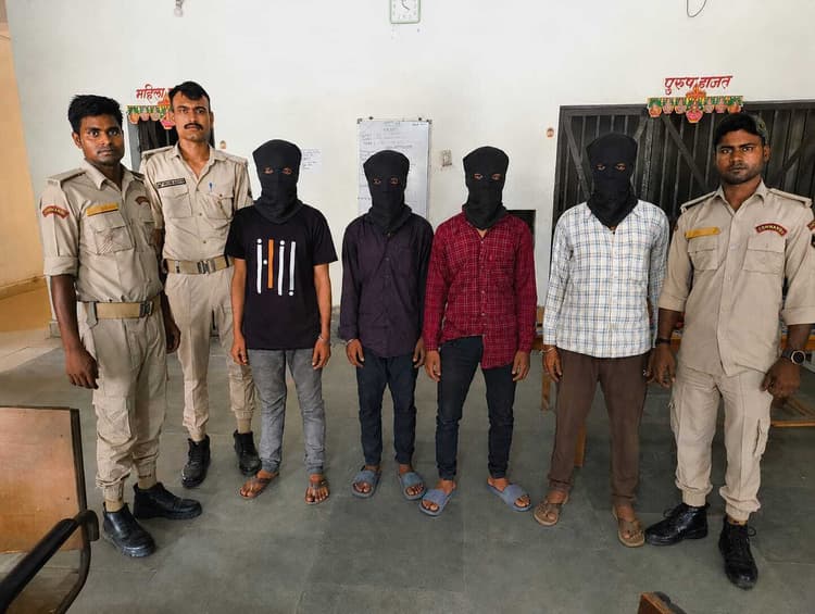कोढ़ा में बैटरी चोरी का खुलासा, चार गिरफ्तार
