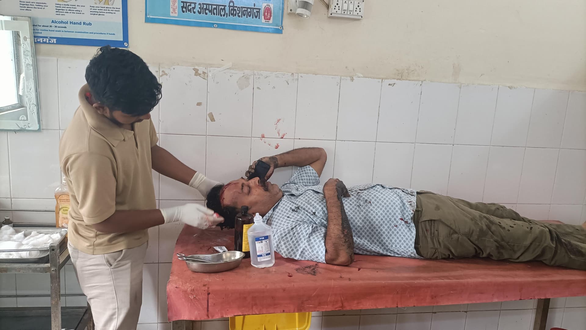 हॉस्पिटल रोड पर सड़क दुर्घटना में स्कूटी सवार घायल, सदर अस्पताल में भर्ती