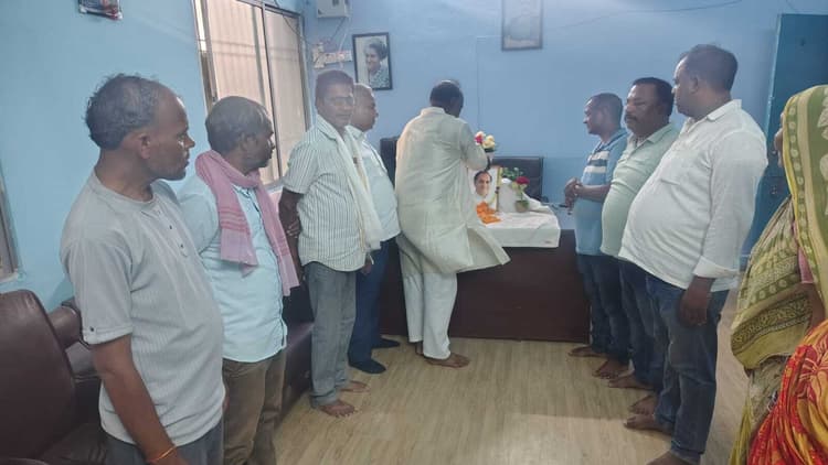 राजीव की पुण्यतिथि पर कांग्रेसियों ने आयोजित किया श्रद्धांजलि कार्यक्रम