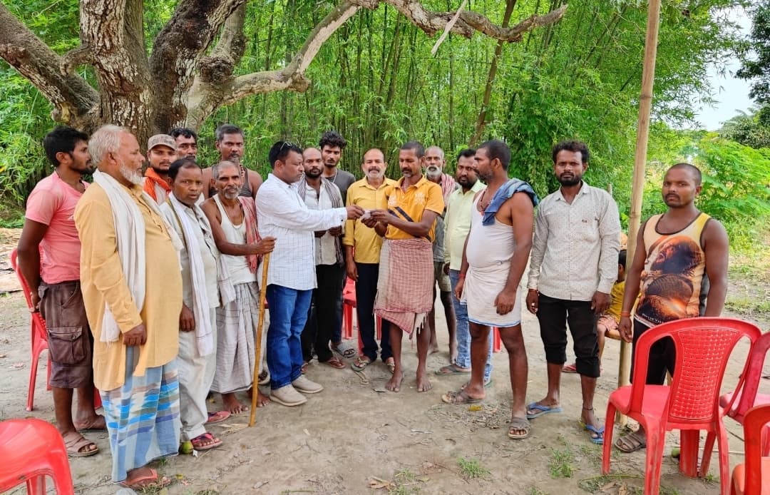 मृतक के परिजनों को दी आर्थिक सहायता