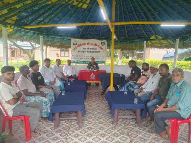 एसएसबी ने ग्रामीणों के साथ बैठक कर सुरक्षा व सामाजिक कुरीतियों पर की चर्चा