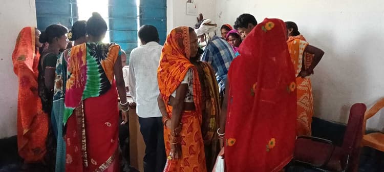 शिविर में मंईयां सम्मान के 767 लाभुकों का हुआ सत्यापन
