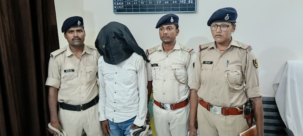 बेवजह हर्ष फायरिंग करने वाला तस्कर कट्टा व 40 जिंदा कारतूस के साथ गिरफ्तार,नगदी बरामद