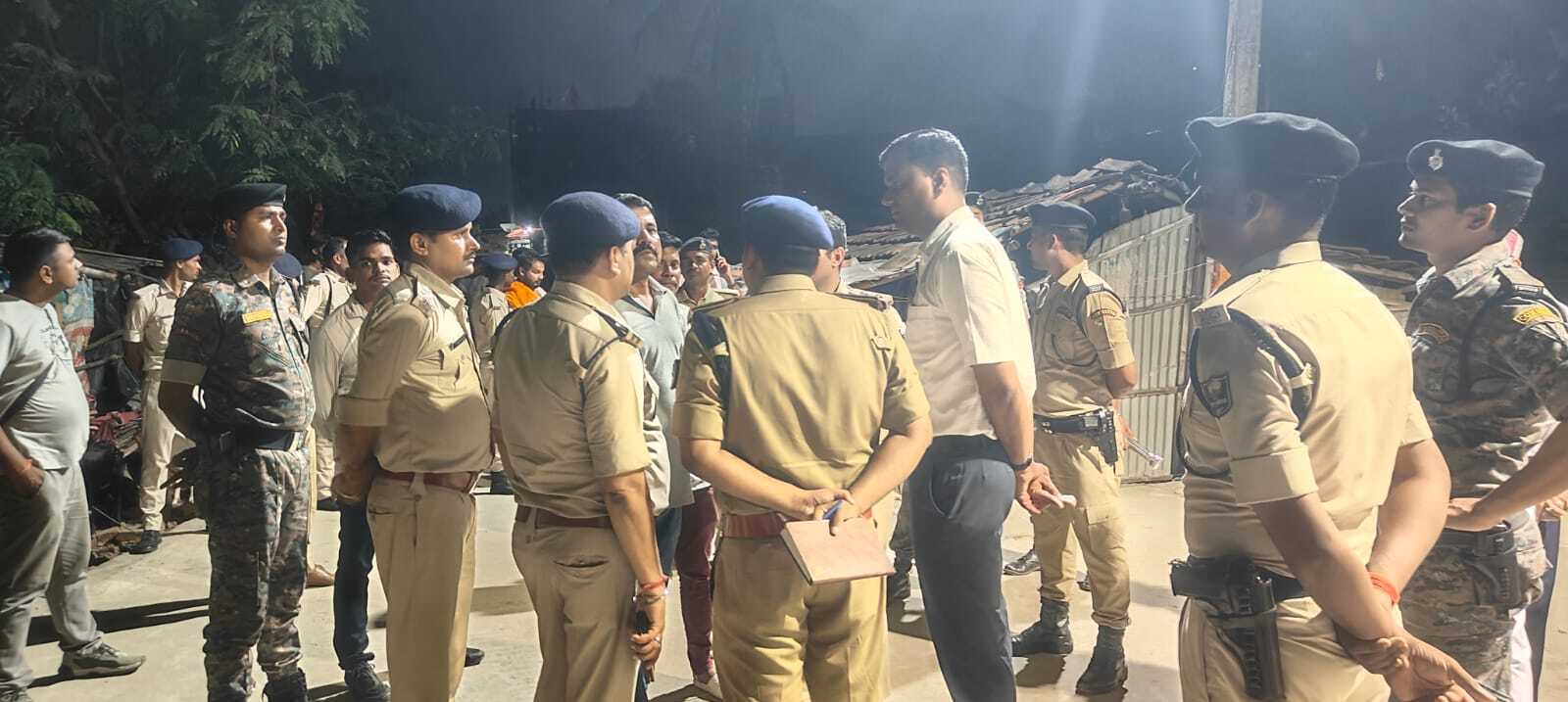 लड़कियों से छेड़खानी के विरोध पर परिजनों को दबंगों ने पीटा