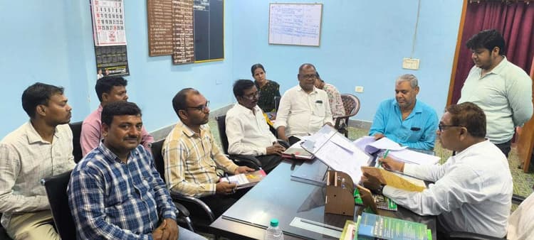 राजस्व वसूली अभियान तेज करने पर दिया जोर