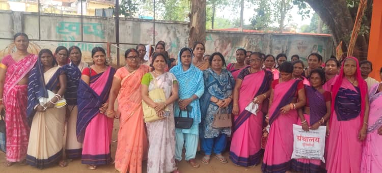 आंगनबाड़ी सेविकाओं ने की ग्रेच्युटी और बीएलओ ड्यूटी से मुक्ति की मांग
