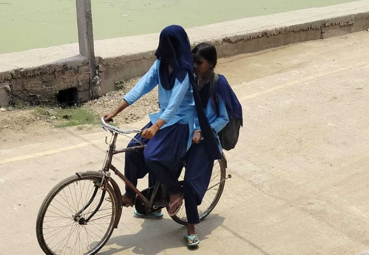 40 डिग्री तापमान से बेहाल बाराहाट, दिन चढ़ते ही सूनी हो रहीं सड़कें