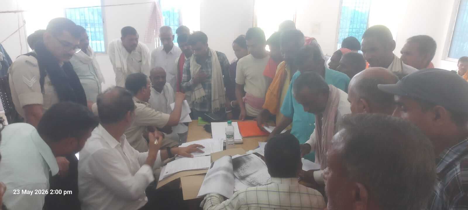 जनता दरबार में भूमि विवाद को लेकर एक दर्जन रैयतों ने अपनी समस्या को लेकर दिया आवेदन