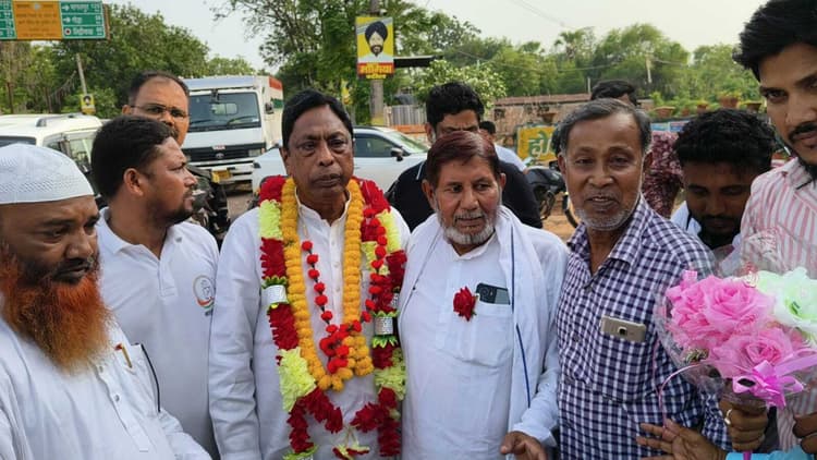 लिट्टीपाड़ा चौक पर आलमगीर आलम का स्वागत