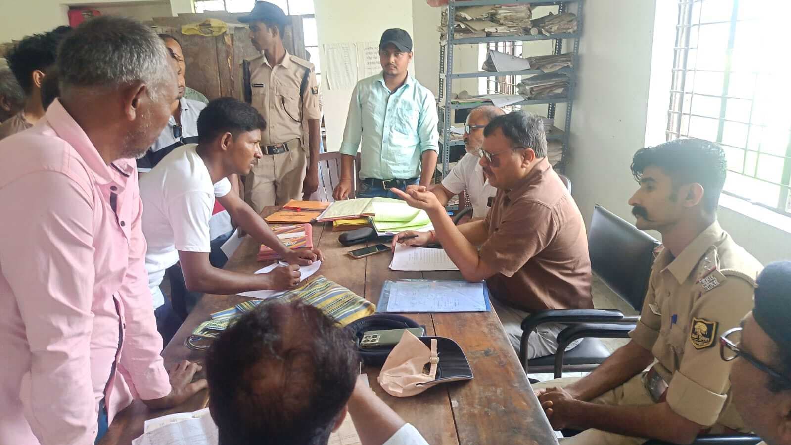 जनता दरबार कई मामलों का ऑन द स्पॉट निष्पादन