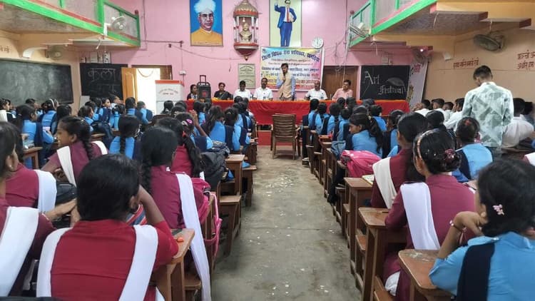 बाल विवाह कराने पर दो वर्ष की जेल व एक लाख का लग सकता है जुर्माना