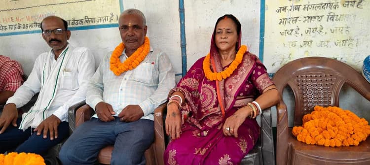 सेवानिवृत्ति पर प्रभारी प्रधानाध्यापक को दी विदाई