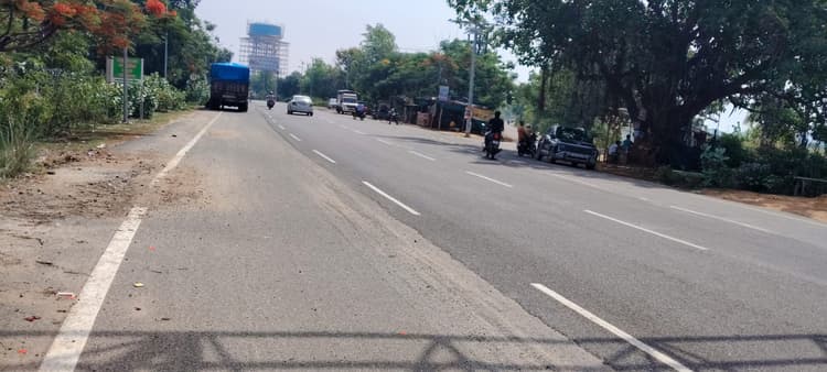 शंकरपुर मोड़ पर स्पीड ब्रेकर व संकेतक लगाने की मांग