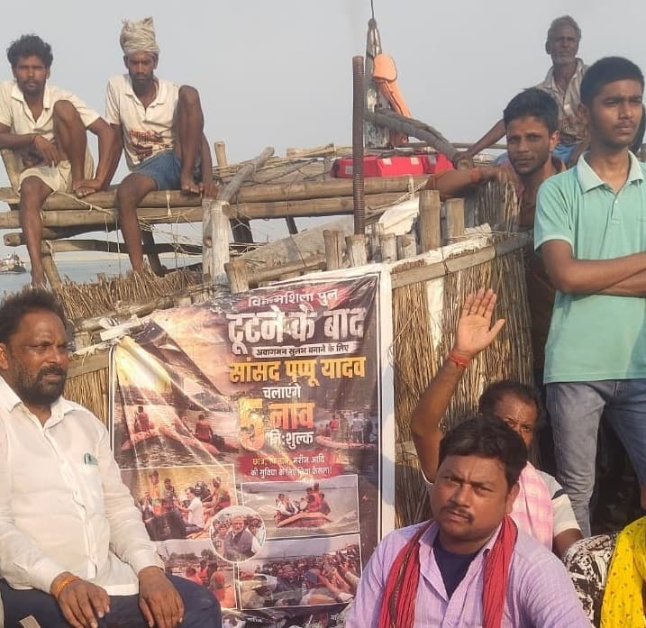 पैरामेडिकल व पॉलिटेक्निक परीक्षार्थियों के लिए पप्पू यादव ने की अतिरिक्त नाव की व्यवस्था