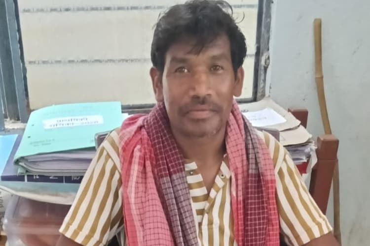 चांदन में 5 साल से फरार था आरोपित, कुर्की-जब्ती से पहले पुलिस ने दबोचा