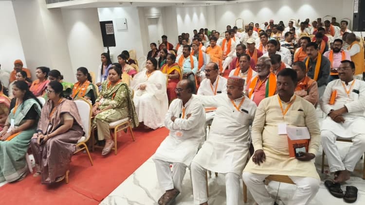 संगठन की मजबूती जैसे महत्वपूर्ण विषयों पर विस्तृत मार्गदर्शन दिया