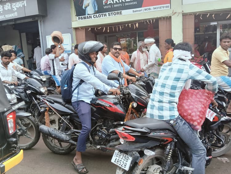 सालमारी में दूसरे दिन भी सड़क जाम से लोग आक्रोशित