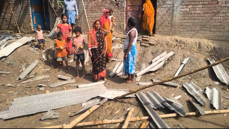 आंधी-पानी000 राजमहल में कई गांवों में कच्चे मकान और छतें क्षतिग्रस्त
