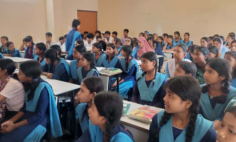 ‘गुड टच एवं बैड टच’के बारे में स्कूली बच्चों को किया गया जागरूक