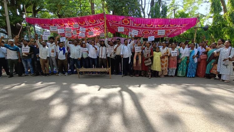 सरकारी अस्पतालों से रेफर का खेल बंद हो, आठ माह से बंद ब्लड बैंक शुरू हो