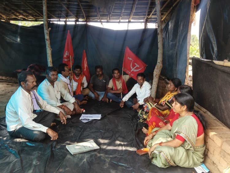 मोहनपुर में नशे के कारोबार व साइबर अपराध पर माले नेताओं ने जतायी चिंता