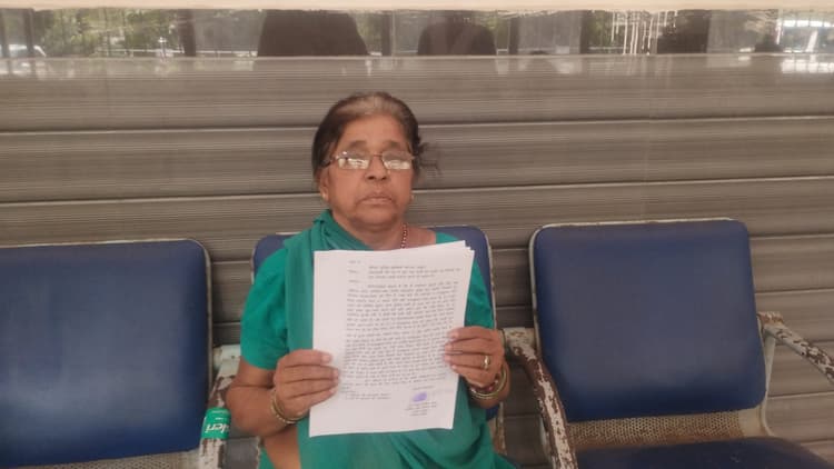गली विवाद में घर में घुसकर तोड़फोड़ व धमकी का आरोप, महिला ने एसपी से लगाई गुहार