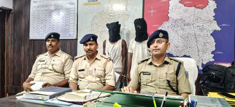 चोरी के टोटो के साथ दो आरोपी गिरफ्तार