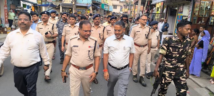 Giridih News : जिले में विधि-व्यवस्था को लेकर प्रशासन पूरी तरह मुस्तैद