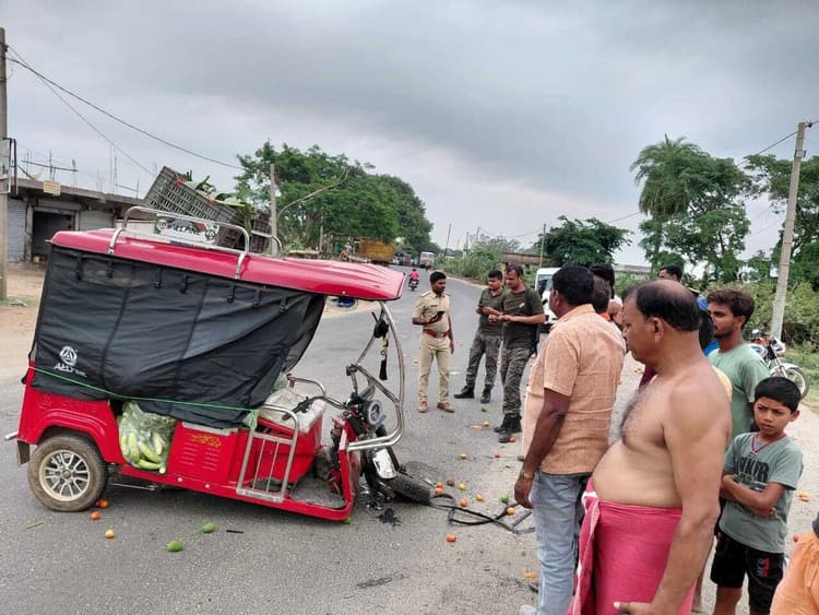 अज्ञात स्कॉर्पियो ने ई-रिक्शा में मारी टक्कर, चालक घायल