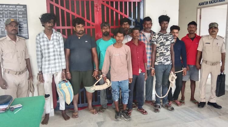 शराब के नशे में हंगामा करते 10 शराबी धराये