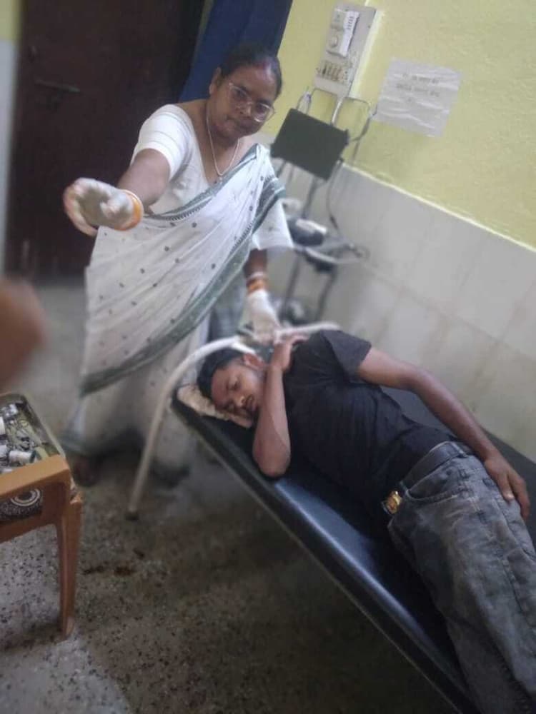 तेज रफ्तार बाइक चलाने से टोका, तो दबंगों ने युवक का सिर फोड़ किया घायल