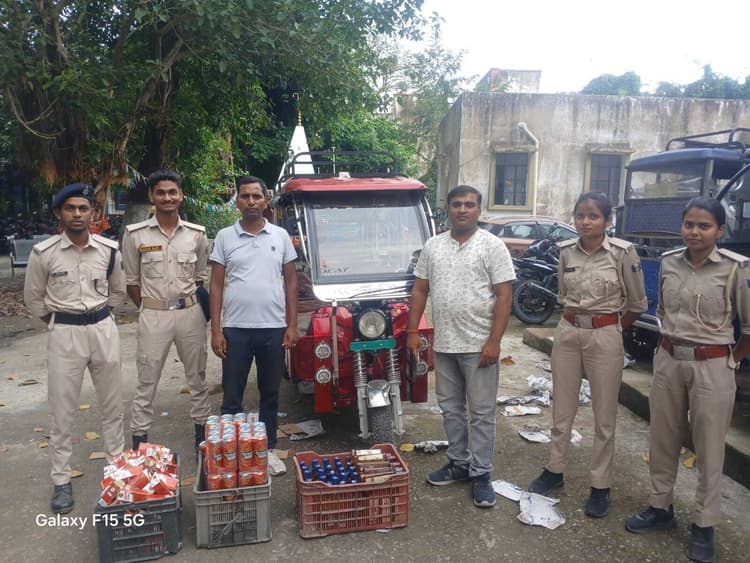 ई-रिक्शा से अवैध शराब बरामद, चालक फरार