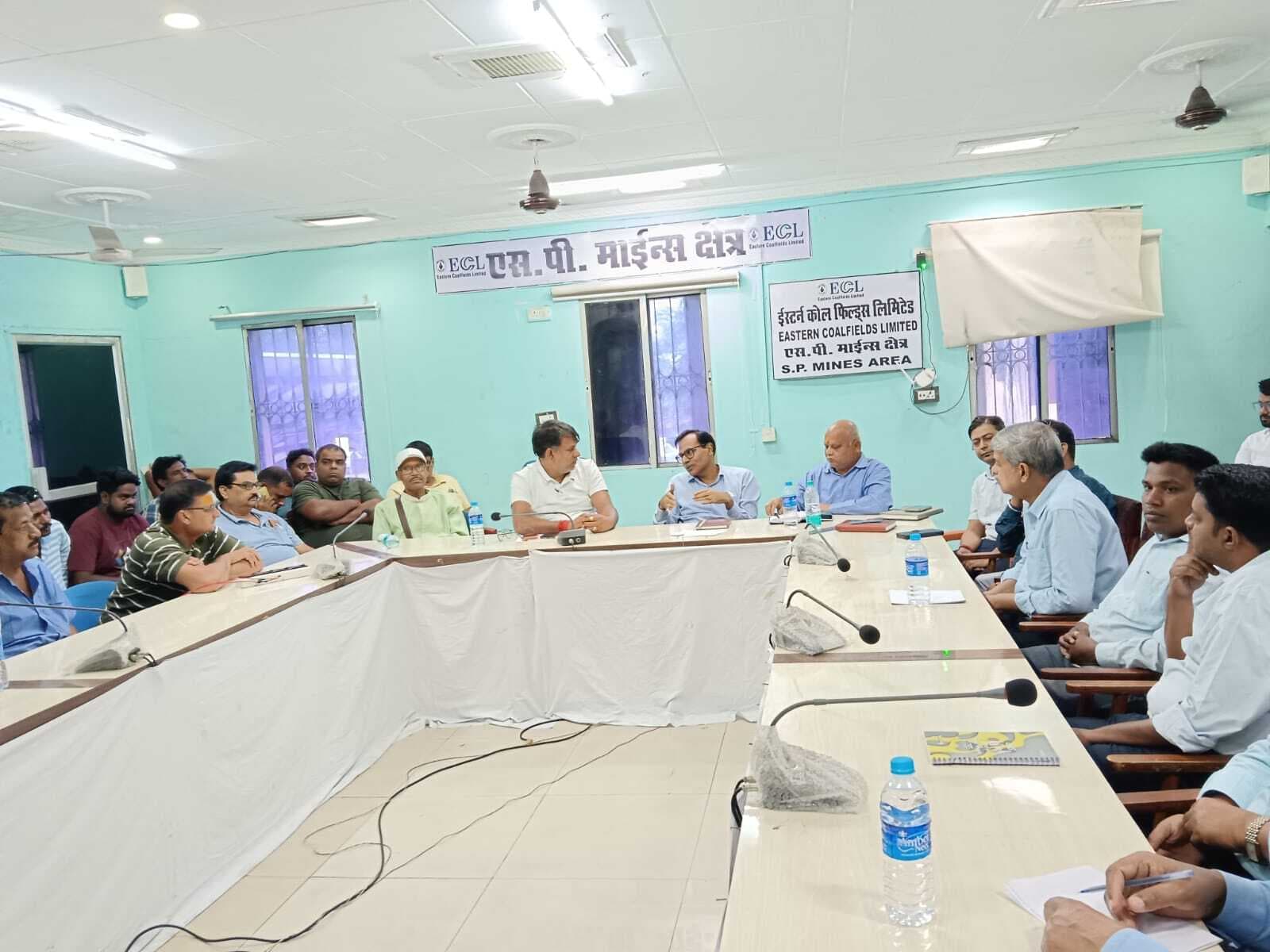 चितरा कोलियरी में स्थानीय युवाओं को मिले रोजगार : पूर्व मंत्री