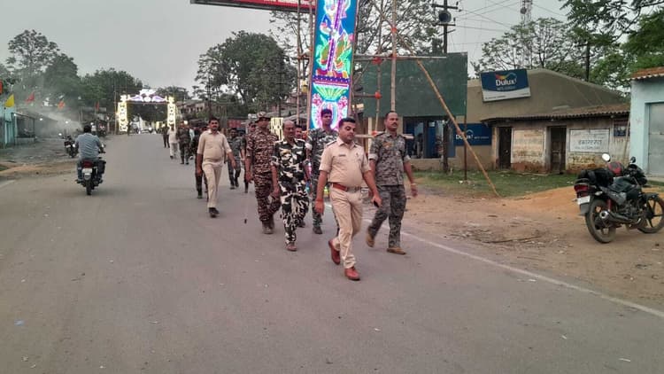 बकरीद व महाविष्णु यज्ञ मेला को लेकर चितरा पुलिस ने किया फ्लैग मार्च