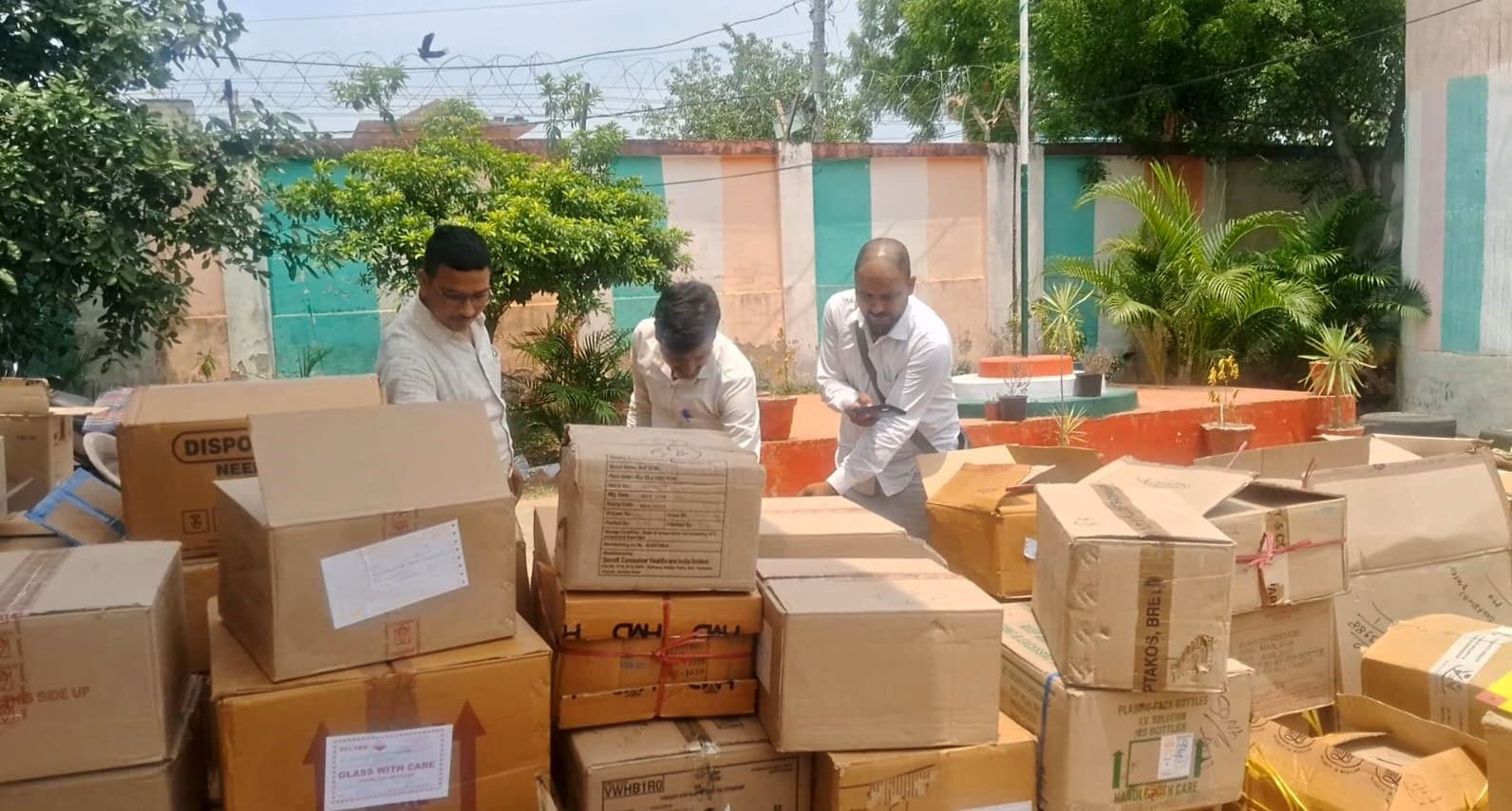 पिकअप लदे अंग्रेजी दवा की बड़ी खेप बरामद, अनुमानित कीमत 10 लाख रुपये