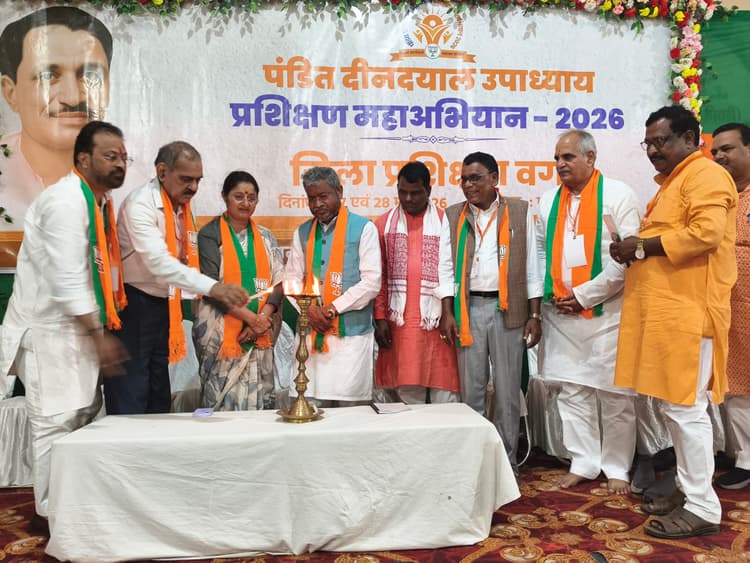 Giridih News :कार्यकर्ता संगठन के रीढ़ होते हैं : कर्मवीर सिंह