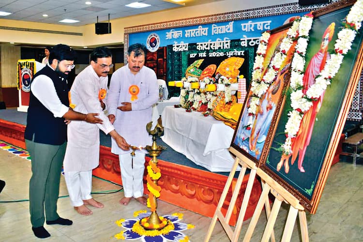 Bhubaneswar News: शैक्षिक विसंगतियों और शहरी नक्सलवाद के विरुद्ध संघर्ष को अभाविप प्रतिबद्ध : डॉ सोलंकी