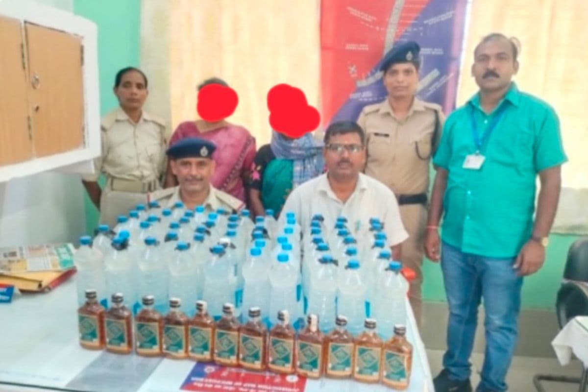 भागलपुर रेलवे स्टेशन पर कार्रवाई, 72 बोतल शराब के साथ दो महिला तस्कर गिरफ्तार
