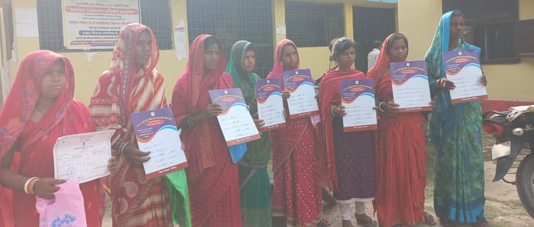 बासगीत पर्चा के लिए भटक रहे दो दर्जन से अधिक विस्थापित परिवार