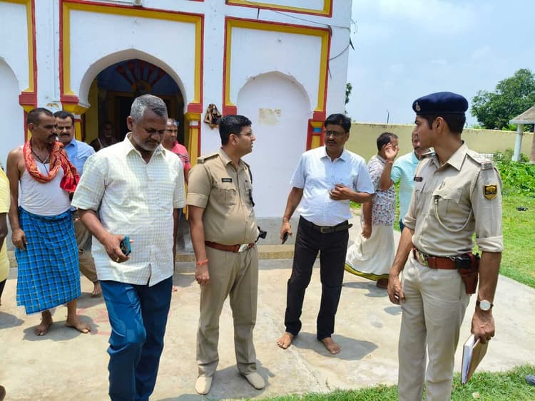 Bhagalpur news शिव-पार्वती मंदिर में लाखों की चोरी, जांच में जुटी पुलिस