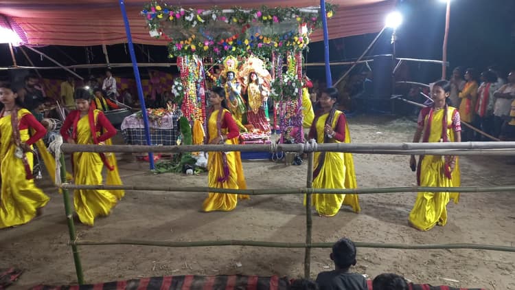 कूचबिहार की महिला मंडली के हरिनाम संकीर्तन ने मोहा मन