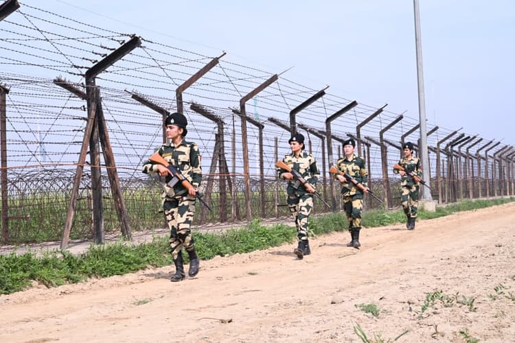बंगाल सरकार ने बीएसएफ को मुर्शिदाबाद में दी 38.8 एकड़ जमीन