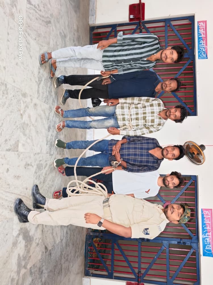 सालमारी पुलिस ने पांच शराबियों को पकड़ा