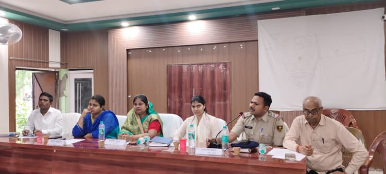 बाढ़ को लेकर अनुश्रवण सह निगरानी समिति की बैठक