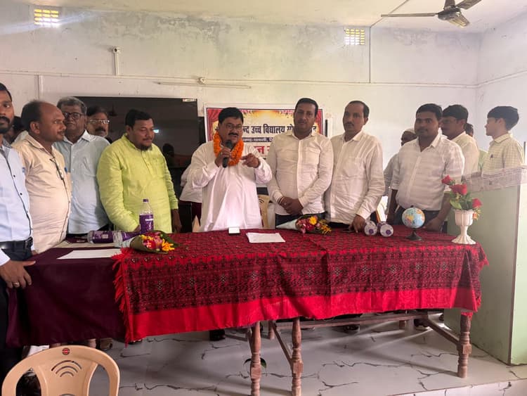 जोकीहाट विधायक काे किया सम्मानित