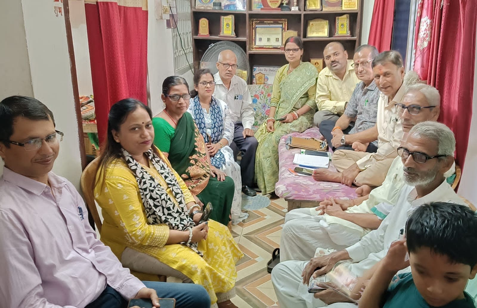 भरोसा नहीं करते उस दीवार से जो खून पीकर बनी है