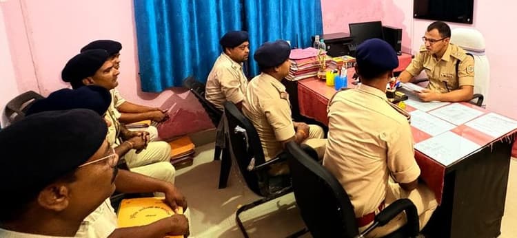 Bokaro News : पुलिस अधिकारियों को 24 घंटे मोबाइल ऑन रखने का निर्देश