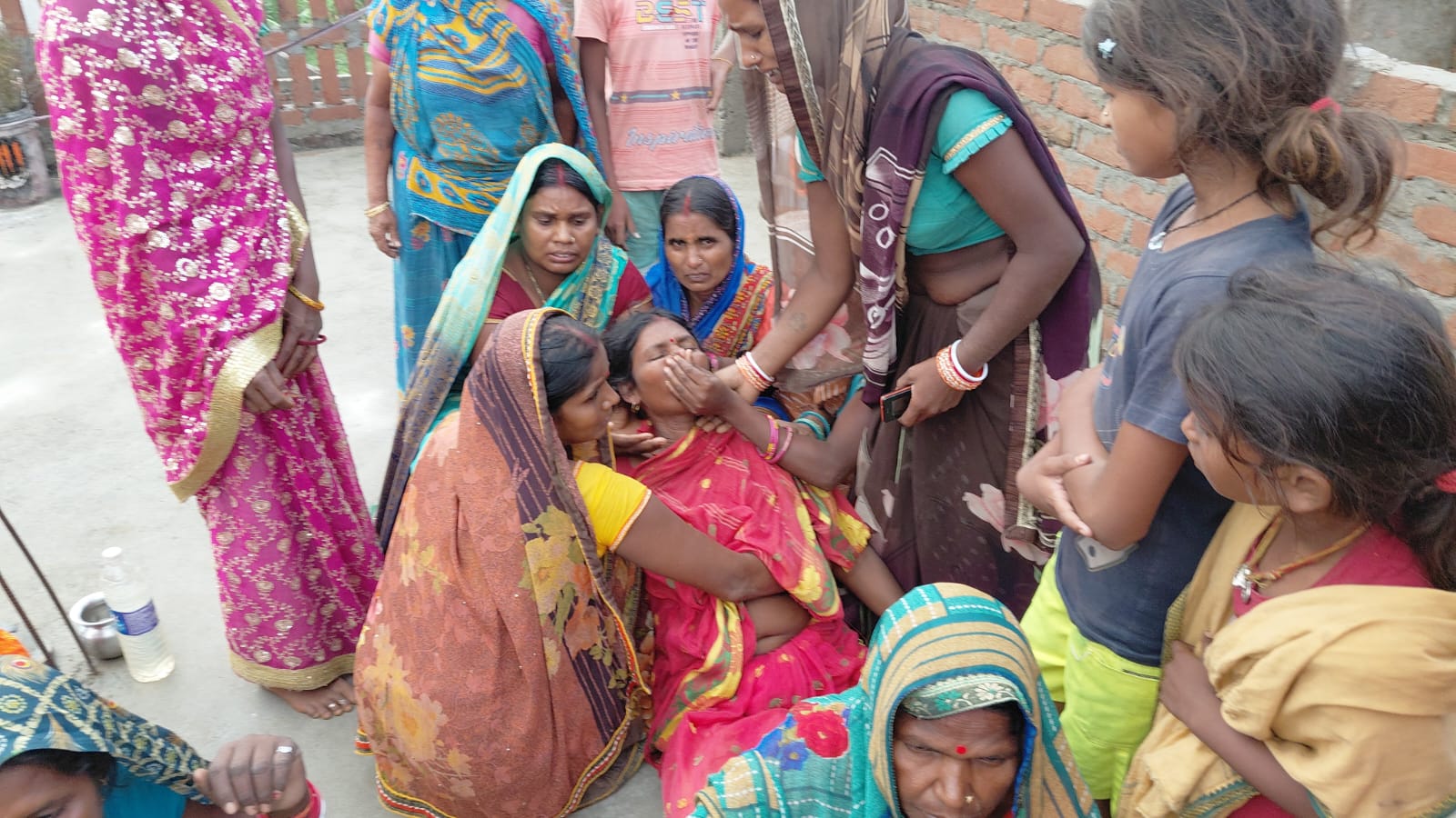 माधवपुर के मुरादपुर में नवविवाहिता की संदिग्ध मौत, परिजनों ने लगाया हत्या का आरोप