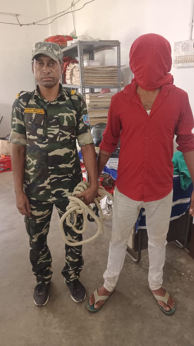 पोड़ैयाहाट पुलिस ने चोरी कांड का किया उद्भेदन, आरोपी गिरफ्तार